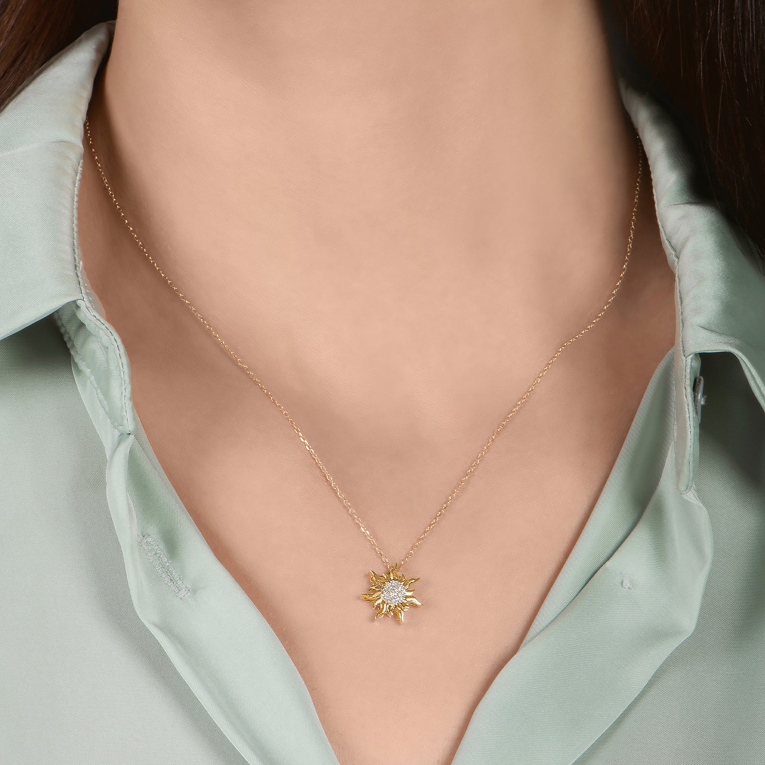 Disney Rapunzel Sun Diamond Pendant with Yellow Gold CTTW