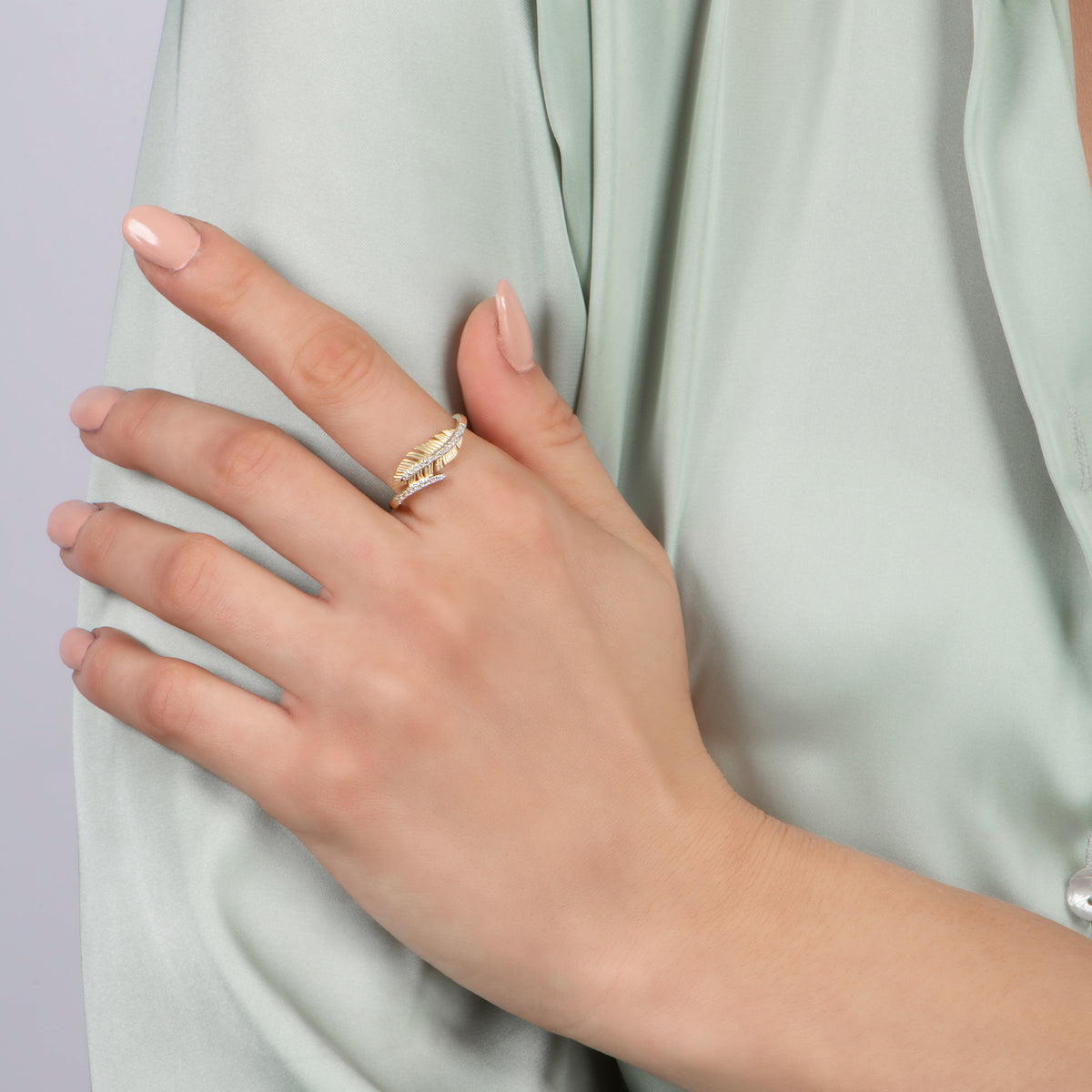 Enchanted Disney Fine Jewelry 9K Yellow Gold CTTW Pocahontas Feather Ring